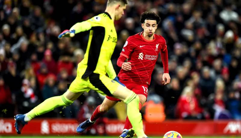 Pressing Là Gì? Chiến Thuật Tạo Áp Lực Đỉnh Cao Trong Bóng Đá 3 Pressing Tầm Thấp