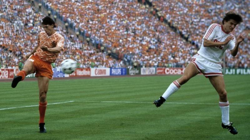Top 5 Pha Bóng Hay Nhất Trong Lịch Sử Bóng Đá 2 Bàn thắng của Marco Van Basten (chung kết Euro 1988)